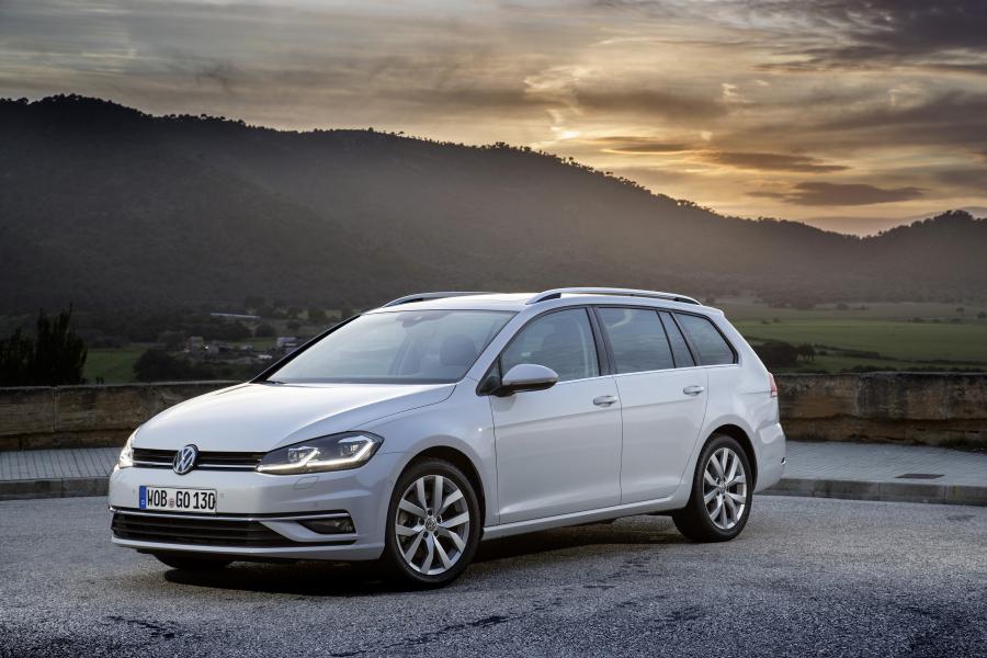  Volkswagen Golf TSI Variant 2017 года  (WW) (фото 10 из 31)